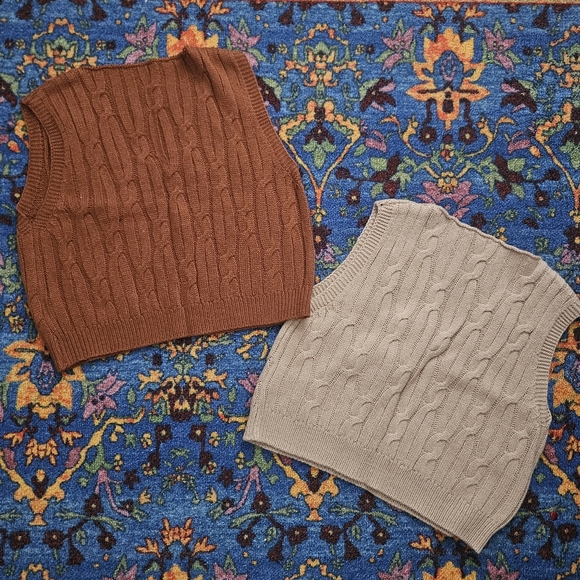 🌈 NWOT Set of Two V Neck Cable Knit Sweater Vest Khali Rust Cropped - Picture 6 of 6